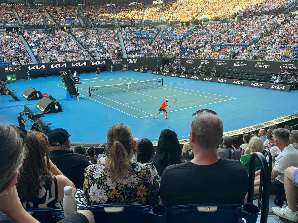 How good is my view 🤔 absolutely loved this, I wanted this match to go on but sadly @milosraonic retired hurt, wishing him all the best with his recovery, injuries suck. However well done to @alexdeminaur advancing to the second round of @AustralianOpen and good luck on coming
