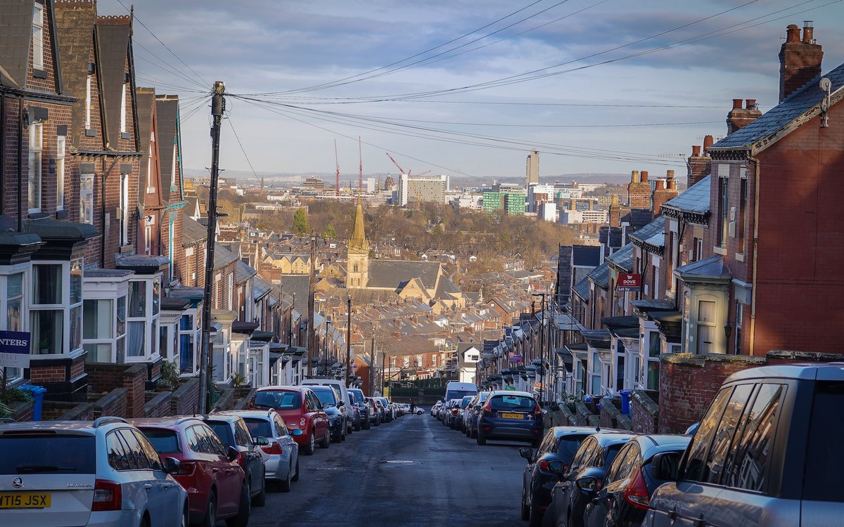 Sheffield has a housing shortage. Is charging landlords who keep homes empty double the rate of council tax part of the solution? 🤔 A thread 🧵👇 (📸: Benjamin Elliott)