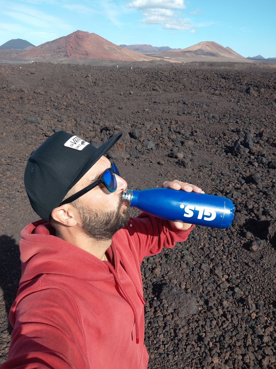 Somos capaces de cruzar, ríos, desiertos y volcanes para llegar a nuestros destinatarios 💙📦 #ParcelstoPeople #timanfaya