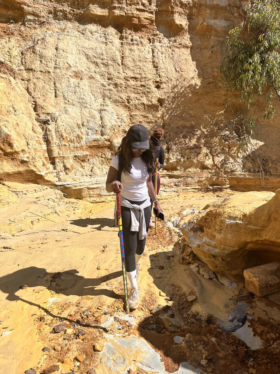 exploresoweto1's tweet photo. Explore the golden dunes of the main reef on a moderate hiking trail of 6.5km. Guided tours starting in Meadowlands are available on Saturdays and Sundays at 6:00, 7:00, 9:00 and 16:00pm

The price per person is R200 and children from 9 years are welcome to join the walk https://t.co/CUy5g7A26D