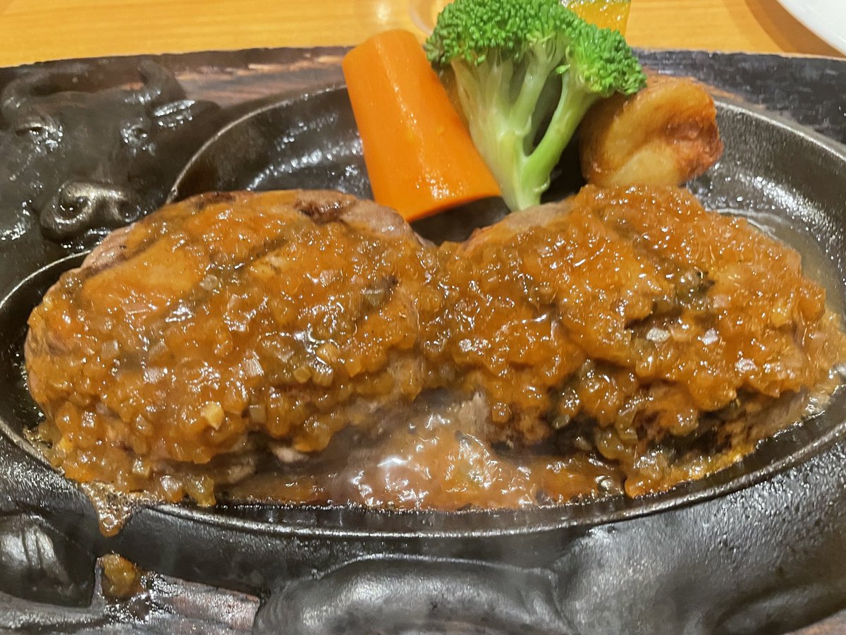 i08_m's tweet photo. 静岡きたら、これ食べないと始まりません。
うまぁ。
北海道帰ります https://t.co/wotpN4ABSH