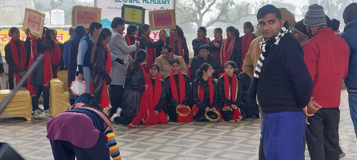 mainpuripolice's tweet image. #OperationJagritiAgraZone जनपद मैनपुरी के थाना कोतवाली क्षेत्रांतर्गत सुदीति ग्लोबल स्कूल के बच्चों द्वारा &quot;ऑपरेशन जागृति&quot;अभियान के अंतर्गत नुक्कड़ नाटक  आयोजित कर महिलाओं/पुरुषों एवं बालिकाओं/बालकों को जागरूक किया गया।
जिसमें #addlsp मैनपुरी व क्षेत्राधिकारी नगर मौजूद रहे।