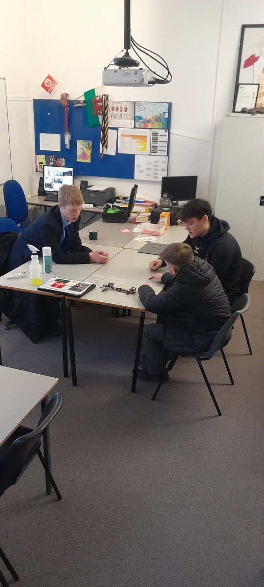 _andCoach's tweet image. Having experienced being a co-coach in year 12 and after a term leading their own coaching program, our year 13s are now exploring the role of coach developers supporting our year 10s as they embark on their coaching journeys. 
#mixedagelearning #coaching #coachdevelopment