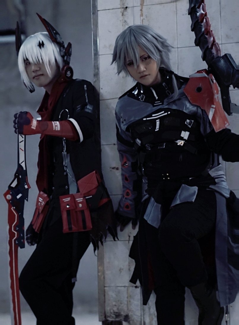 Pramezi1's tweet photo. The Ascendant>> Punishing Gray Raven 

Roland cos. Me 
Alpha cos. @hizkia224 
Photog📸: tamiriz (IG) 

#punishinggrayraven #Cosplay #PunishingGrayRavencosplay #rolandpunishinggrayraven #alphapgr #grayravenpunishing https://t.co/10GnMnx0vw