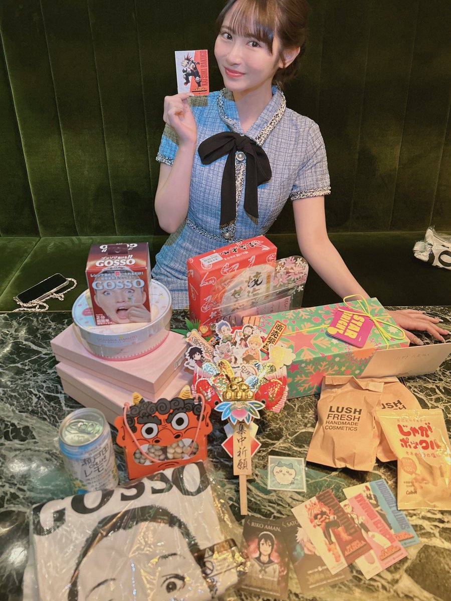 そして昨日はバーイベントまで🥺❤︎

ファンのみんなと初めて飲むお酒楽しすぎて気付いたら酔っ払ってました🤤⭐️
いつもよりも濃い話できて楽しかった🥹

みんなちゃんと大事に持って帰ってくれるから最後全部並べて撮れなかったけど、沢山シャンパン開けてくれてありがとう🫠❤️
だいすきだー🤤 https://t.co/4vialpdUxO