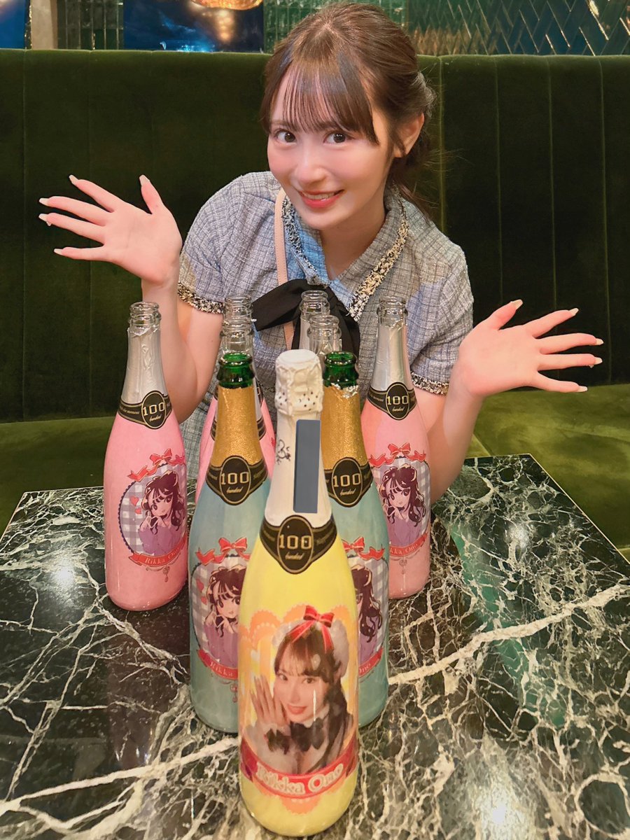 そして昨日はバーイベントまで🥺❤︎

ファンのみんなと初めて飲むお酒楽しすぎて気付いたら酔っ払ってました🤤⭐️
いつもよりも濃い話できて楽しかった🥹

みんなちゃんと大事に持って帰ってくれるから最後全部並べて撮れなかったけど、沢山シャンパン開けてくれてありがとう🫠❤️
だいすきだー🤤 https://t.co/4vialpdUxO