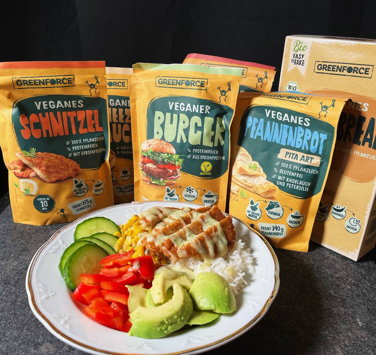 Gerade mit dem Schnitzel und Kräutersoße von <a href="/GREENFORCE_FOOD/">GREENFORCE</a> vegan gekocht. Kurz mit Wasser verührt und in die Pfanne gehauen. Schmeckt mega nice und selbst ich meinen zwei linken Händen hab das hinbekommen. 
Spart 25% mit dem Code "Accident" ins.deals/GreenAccident 

#Werbung