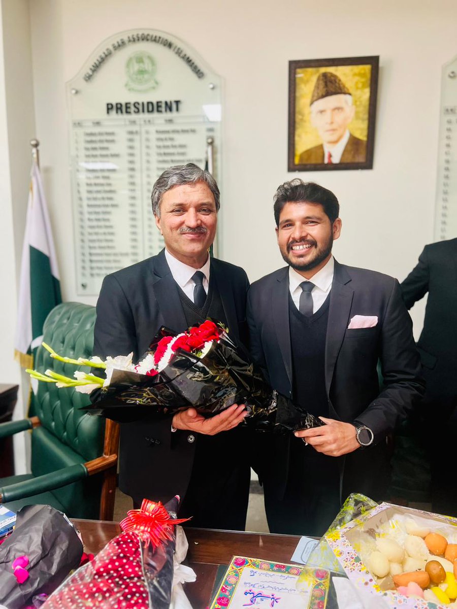 MBRazaAdv's tweet photo. استاد محترم جناب راجہ محمد شکیل عباسی ایڈووکیٹ کو صدر اسلام آباد بار ایسوسی ایشن منتخب ہونے پر ڈھیروں ساری مبارکباد 💐 https://t.co/oqINKpSkqu
