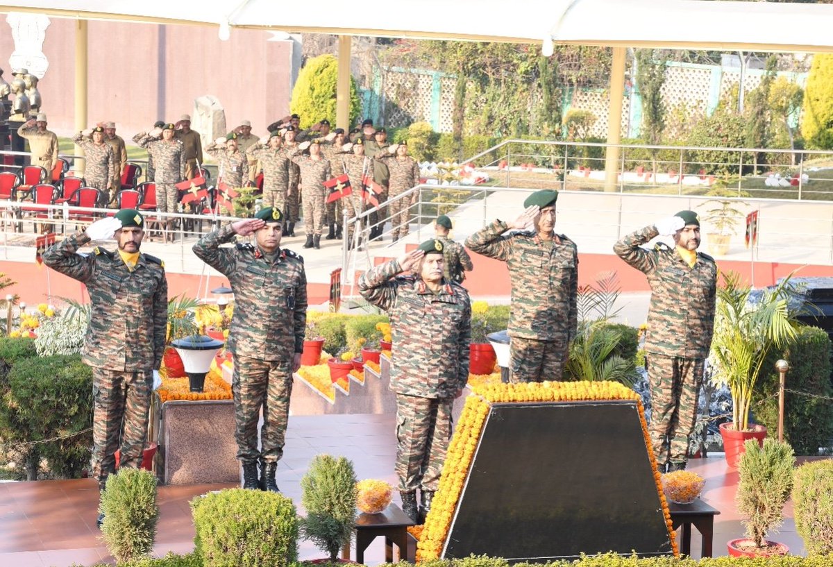 #ArmyDay2024
#GreenHeroes

In a solemn ceremony, #LtGenUpendraDwivedi, #ArmyCdrNC laid wreath at Dhruva War Memorial on the occasion of 76th #ArmyDay and paid homage to the bravehearts whose valor echoes through history & inspires us all.

The Army Commander also commended four