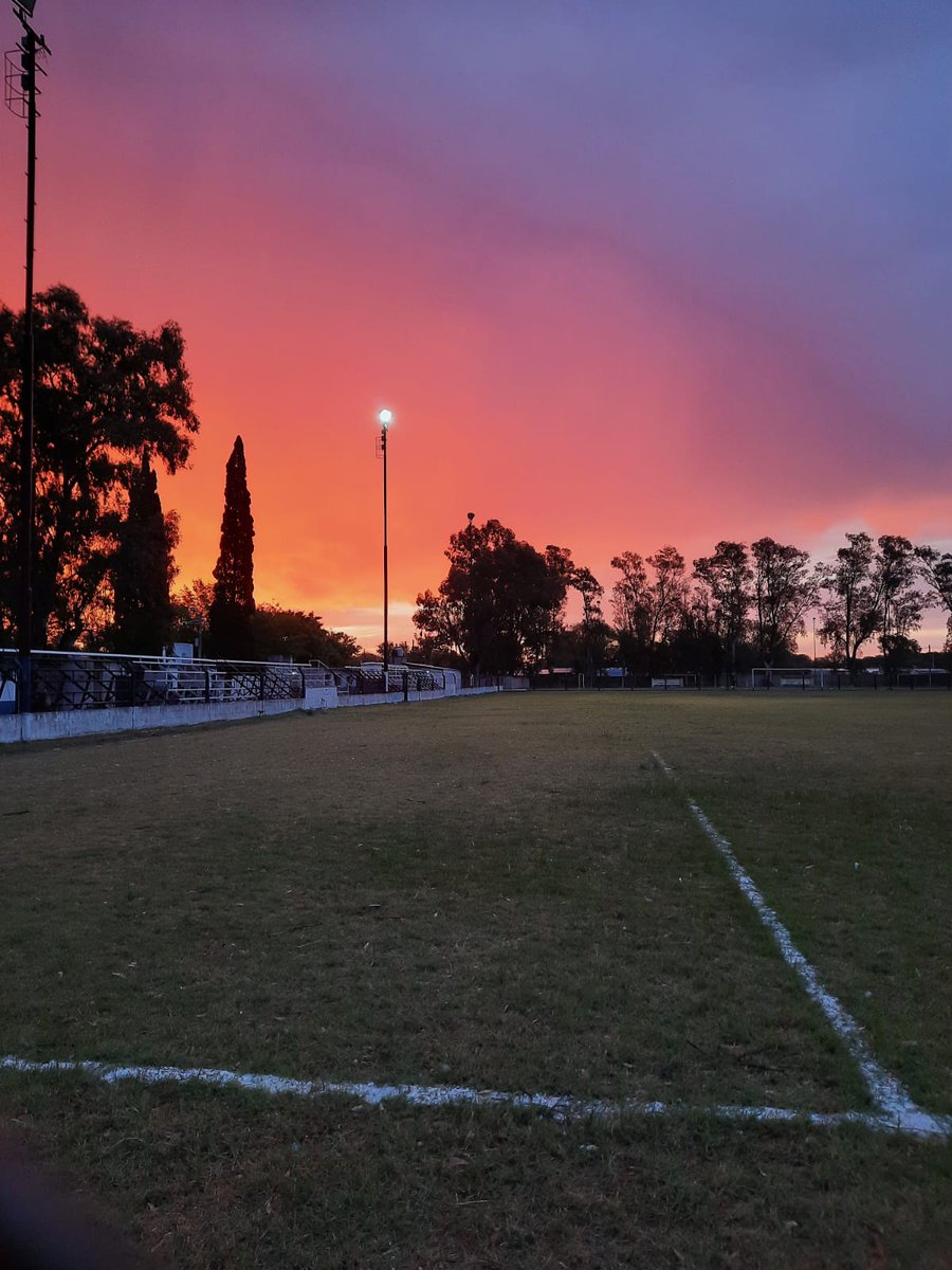 ¡Feliz cumpleaños! Al TRICAMPEON de la liga. 101 de amor infinito 💙🤍💙 donde uno es feliz, yendo a entrenar, con la familia en la tribuna o trabajando en la cantina! Te amo Sportivo Norte 🥂⚽️🏆⭐️🥂