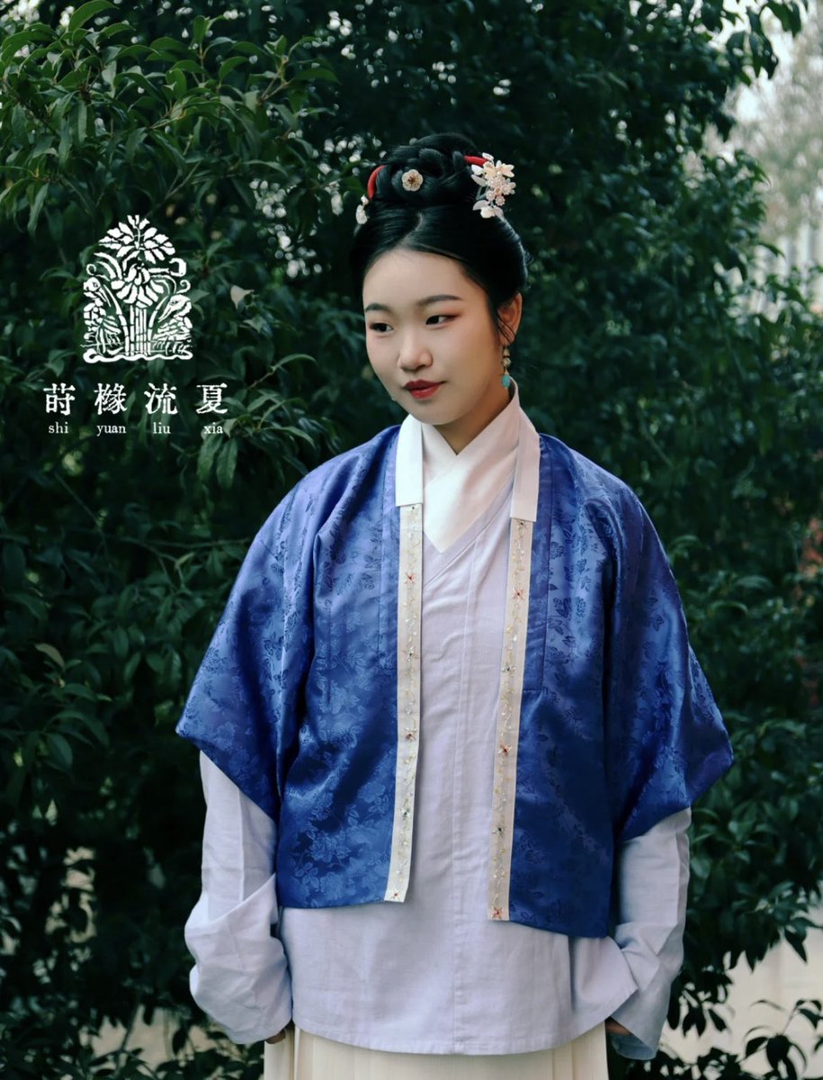 Hanfu_CN's tweet photo. Hanfu· Yuan dynasty
Yuan dynasty hanfu is inherited and developed from Song dynasty. it also continued to Ming dynasty.

#hanfu #漢服 #traveltochina #Chineseculture #costumes #伝統衣装 #traditional #中華服 #chinesefashion #beautiful #photo #chinese #中華風 #China https://t.co/FRDEA7WxP9
