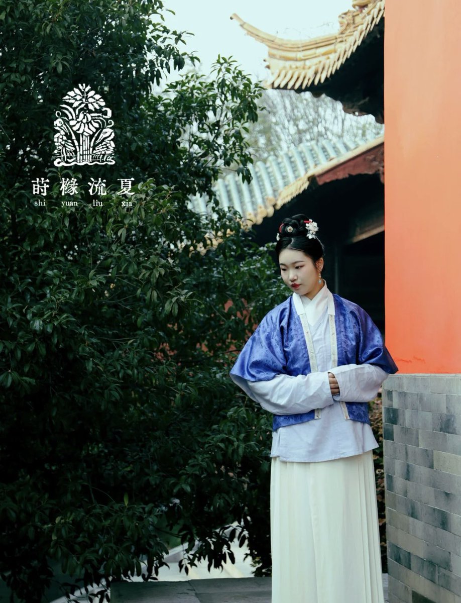 Hanfu_CN's tweet photo. Hanfu· Yuan dynasty
Yuan dynasty hanfu is inherited and developed from Song dynasty. it also continued to Ming dynasty.

#hanfu #漢服 #traveltochina #Chineseculture #costumes #伝統衣装 #traditional #中華服 #chinesefashion #beautiful #photo #chinese #中華風 #China https://t.co/FRDEA7WxP9