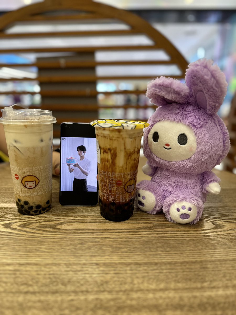 Coffee & Milktea after playing Arcade games with Wonnie 🥺🤩

Greeting yoo another happy birthday #HYUNGWON 😙🫶

📍CHAPTER - SM North EDSA
☕️ Salted Caramel Latte
🐢
📍Happy Lemon
🍵 Roasted MT

#HBDtoHYUNGWON
#겨울의따뜻한선물_형원데이 
@OfficialMonstaX