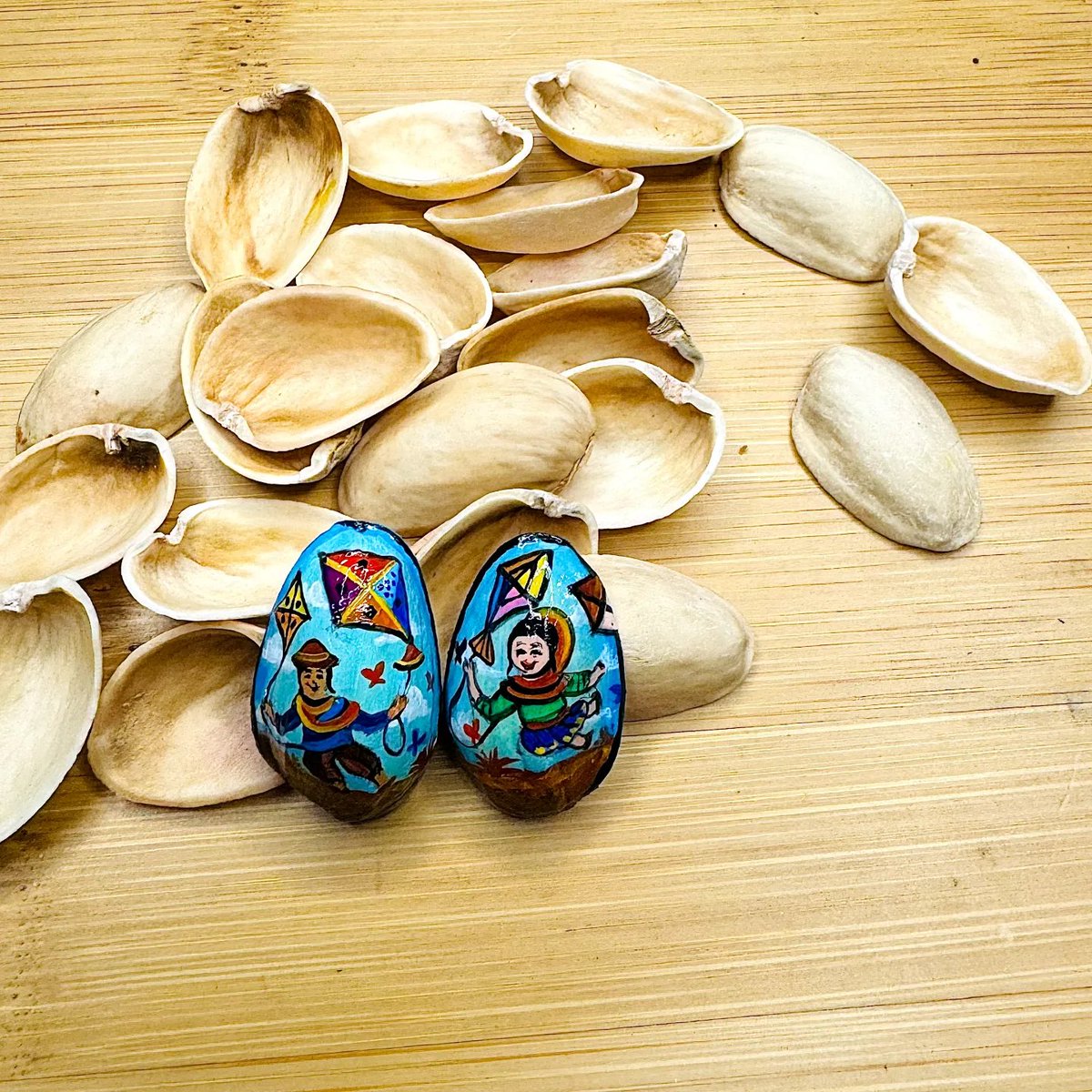 portraitbypriya's tweet photo. Happy Makar Sankranti 🙏🏻
ମକର ସଂକ୍ରାନ୍ତି 🌸

#JayJagannath 
#artonpistachioshell
#makarsankranti
#makarsankranti2024
#miniature
#lohri #uttarayan #Pongal 
#priyankasahaniarts https://t.co/hhJDTfa8oC