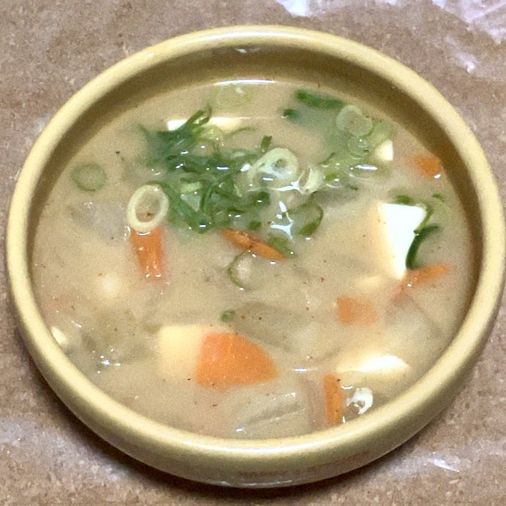 SKYLINE_E_ECR33's tweet photo. さて #晩酌✨
実は雑煮の里芋が残ったままで
カンタンに煮物でも…
と思ーたが
冷蔵庫見ると
大根 人参 馬鈴薯 玉葱 鶏団子 豆腐
色々あって
考えた結果 #味噌汁
具が多すぎて
もはやシチューレベル(笑)
皆さま
今日もお疲れ様ございました
🥛😂🍲
#だいやめ
#NowPlaying
#SoulDimension
#ICE https://t.co/Ybri2HsRue
