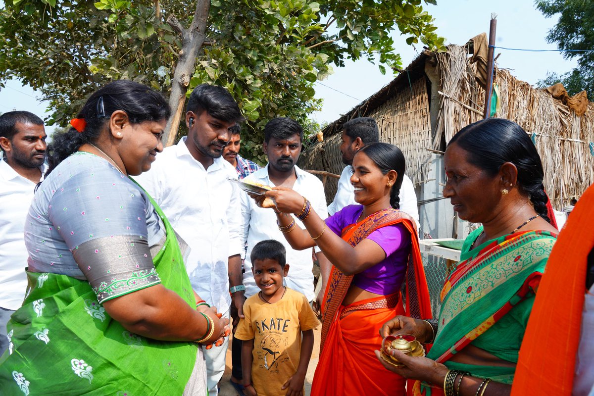 oryxregal's tweet image. వనపర్తి జిల్లా, పెబ్బేరు మండలం, పాతపల్లి గ్రామంలోని బీజేపీ బూత్ అధ్యక్షులు కుబేరు గారి నివాసానికి వెళ్లి , వారి కుటుంబ సభ్యులతో ముచ్చటించటం జరిగింది..

#pebbair #wanaparthy #wanaparthydistrict #nagarkurnool #Gadwal