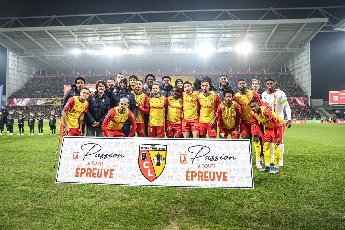 Immense MERCI au <a href="/RCLens/">Racing Club de Lens</a> et à ses dirigeants pour l'opération de solidarité menée à Bollaert hier soir. Une bouffée d'oxygène pour toute la délégation du <a href="/BCMBasket/">BCM Basketball</a> 
Merci aussi au <a href="/PSG_inside/">Paris Saint-Germain</a> et son Président Nasser Al-Khelaifi de s'être associé en offrant un maillot dédicacé !