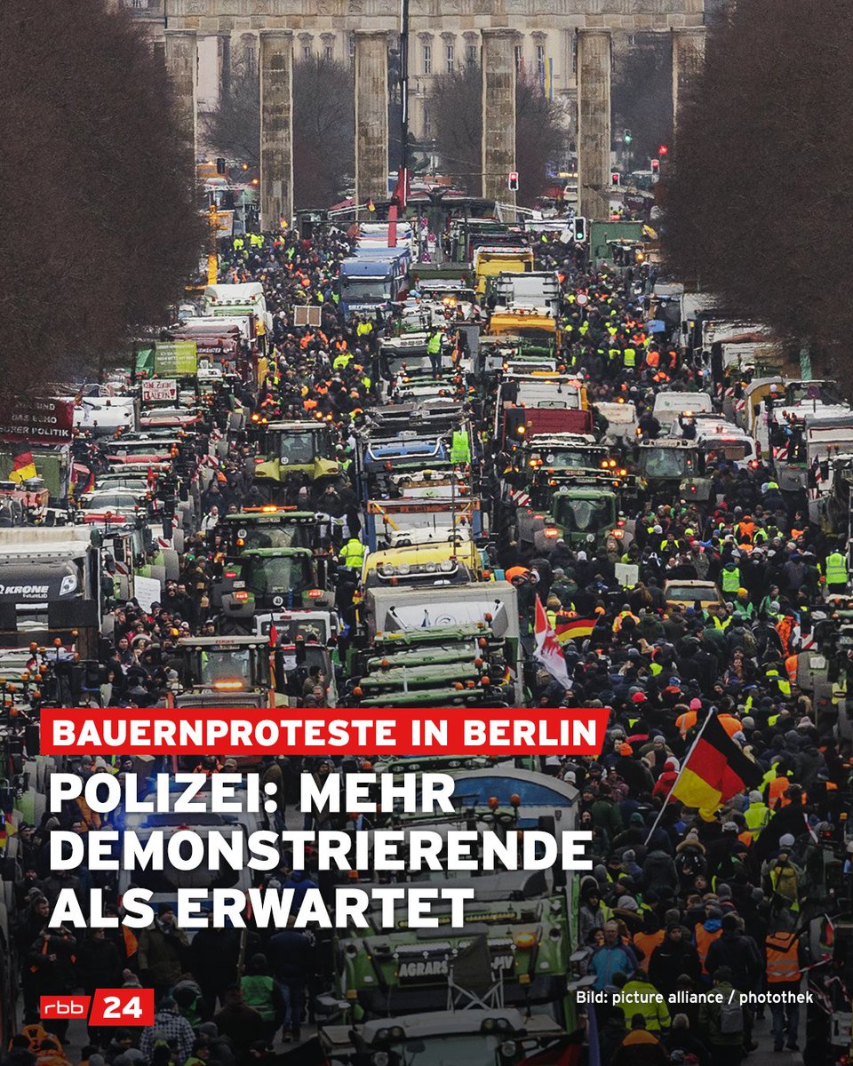 rbb24's tweet photo. In #Berlin kommen immer mehr Traktoren, Lkw und Lieferwagen zur Großdemonstration am #BrandenburgerTor. Stand 10 Uhr waren mehr als 5.000 Fahrzeuge in der Innenstadt, so die Polizei. Es gibt weiterhin einen starken Zustrom. https://t.co/dHJ0Op89yW