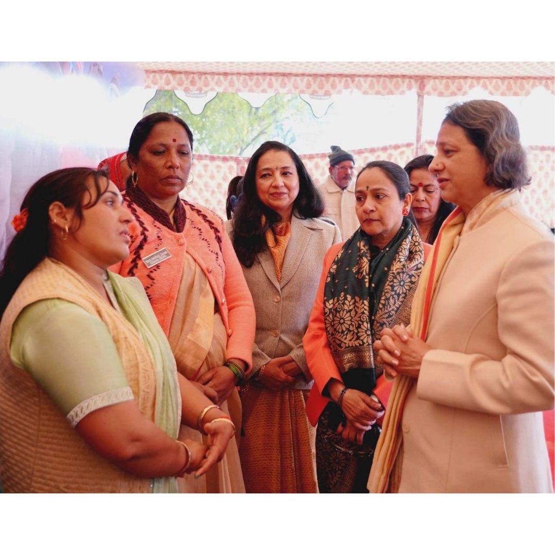 OfficialAwwa's tweet photo. #WeCare

In a solemn ceremony during the #ArmyDay 2024, Mrs Archana Pande, President #AWWA interacted with the #VeerNaris &amp; #NOKs of the posthumous #GallantryAwardees and expressed deep gratitude for the supreme sacrifice made by the #bravehearts.

#AWWA
#VeerNaris
#Gratitude https://t.co/ALhnXmnaho