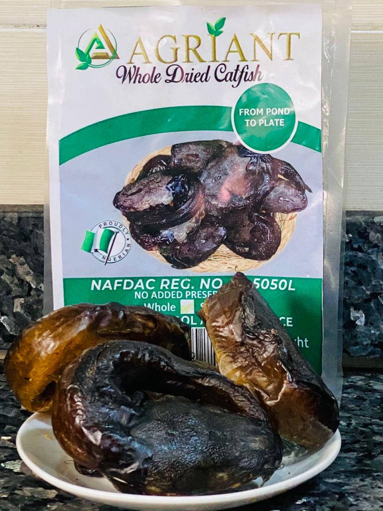 AgriantLimited's tweet photo. @_Debbie_OA @lekhiat Hi @_Debbie_OA 
We at Agriant will love to present to you our Oven dried Catfish and Red oil to spice up your kitchen and continue cooking for your husband.   No gree for any office colleague https://t.co/z9AElCVLih