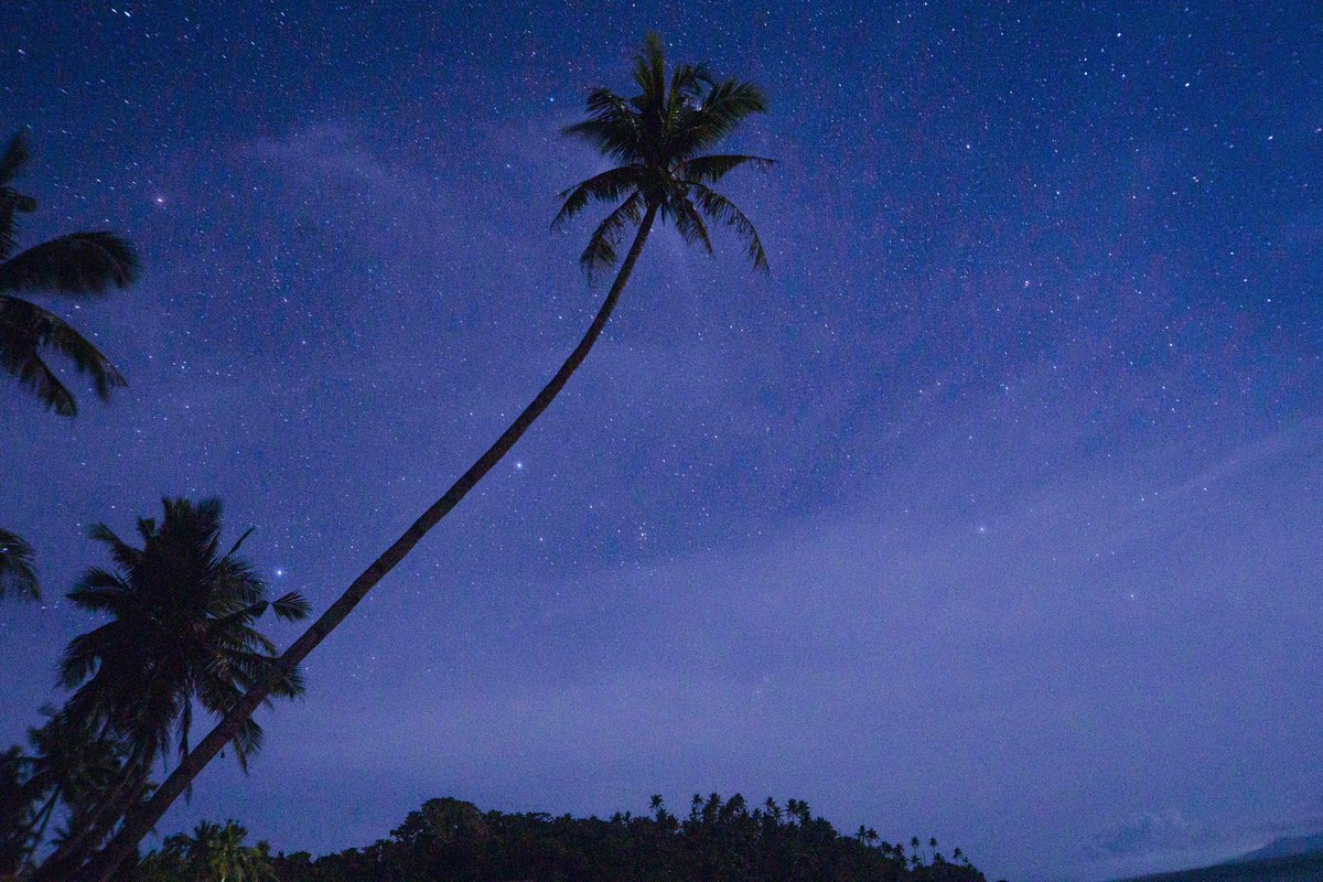 _nt03_'s tweet photo. Unmasking the Sky: 4 different pictures of Siargao Island at Night ✨

#siargao #travel #nightlife #nature https://t.co/Bbl24fXjvt