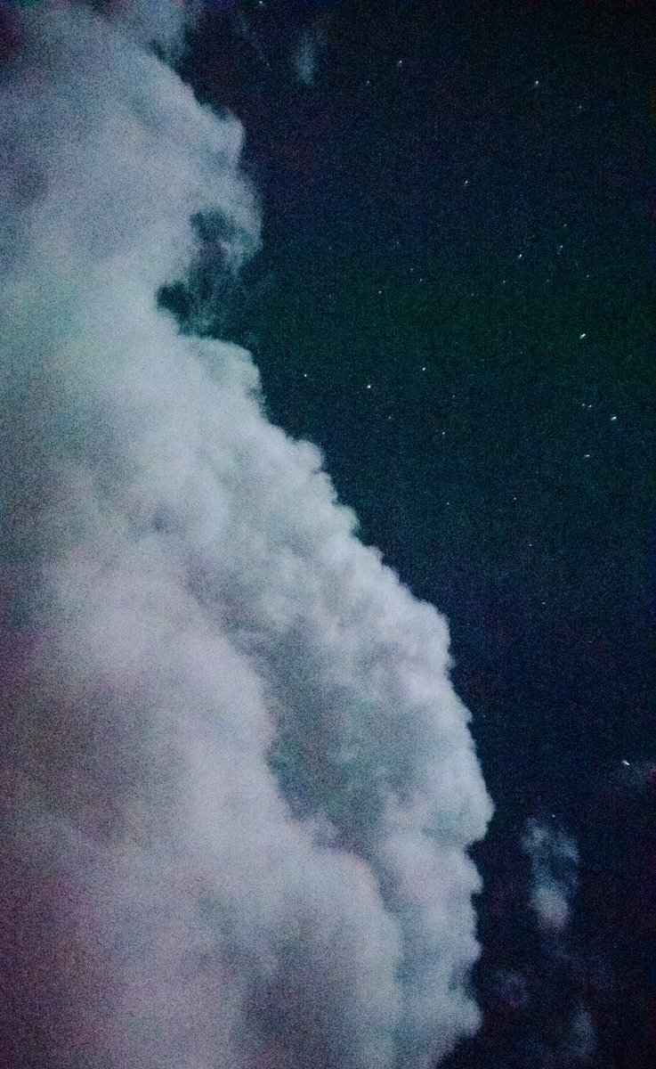 _nt03_'s tweet photo. Unmasking the Sky: 4 different pictures of Siargao Island at Night ✨

#siargao #travel #nightlife #nature https://t.co/Bbl24fXjvt