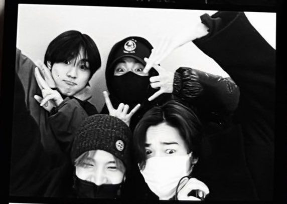nksunbaem's tweet photo. ramyeomz and their spamz, our tiny family line 🥺🤍 https://t.co/pHyeq85m43