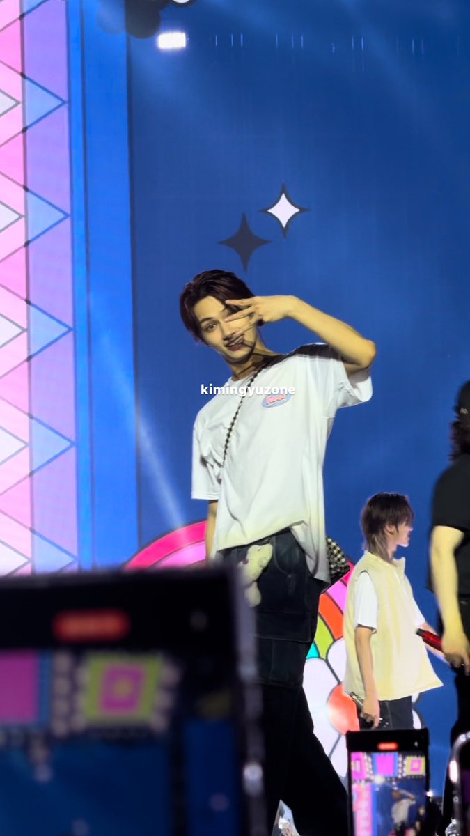 polcazone's tweet photo. love is moon junhui. 🖤 https://t.co/yRSKvy90Kb