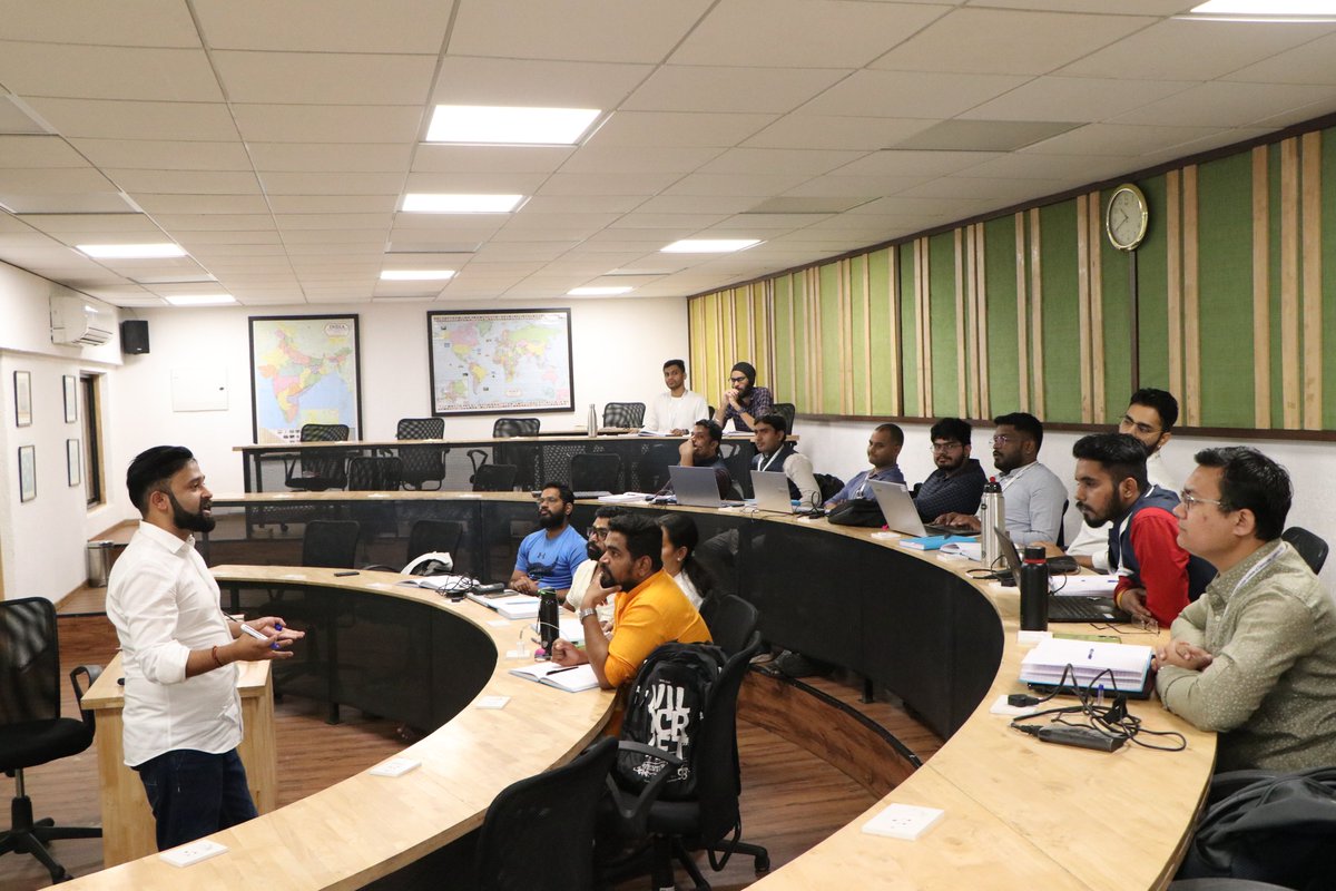 Author Mrityunjay Tripathi (@iMritunjayT ) took sessions at @iidlpgp on the study of Govt Policy and Policy Solutions of Uttarakhand and a case study on the Ayushman Bharat scheme.