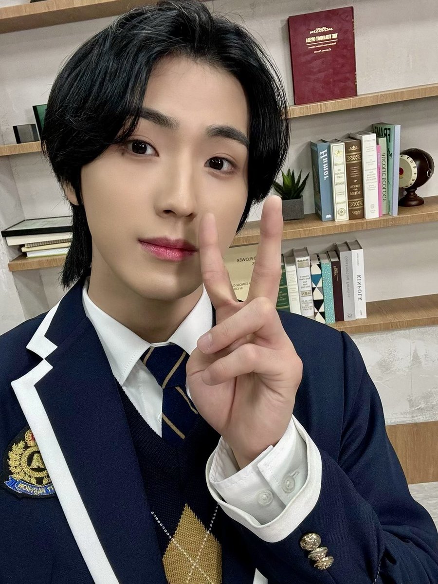 CIX_Official's tweet photo. EBSMath 수학 강사에 도전한 용희!
용쌤의 자세한 이야기는 아래 영상을 통해 확인해 주세요!

▶️ https://t.co/yxjNCPjFSx

#CIX #씨아이엑스 #용희 #EBS #EBSMath #EBS수학 https://t.co/t1YitxaUF5