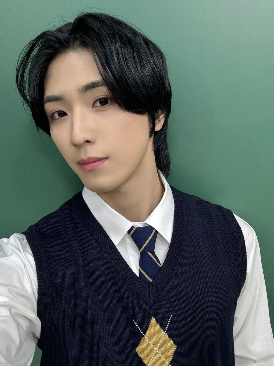 CIX_Official's tweet photo. EBSMath 수학 강사에 도전한 용희!
용쌤의 자세한 이야기는 아래 영상을 통해 확인해 주세요!

▶️ https://t.co/yxjNCPjFSx

#CIX #씨아이엑스 #용희 #EBS #EBSMath #EBS수학 https://t.co/t1YitxaUF5