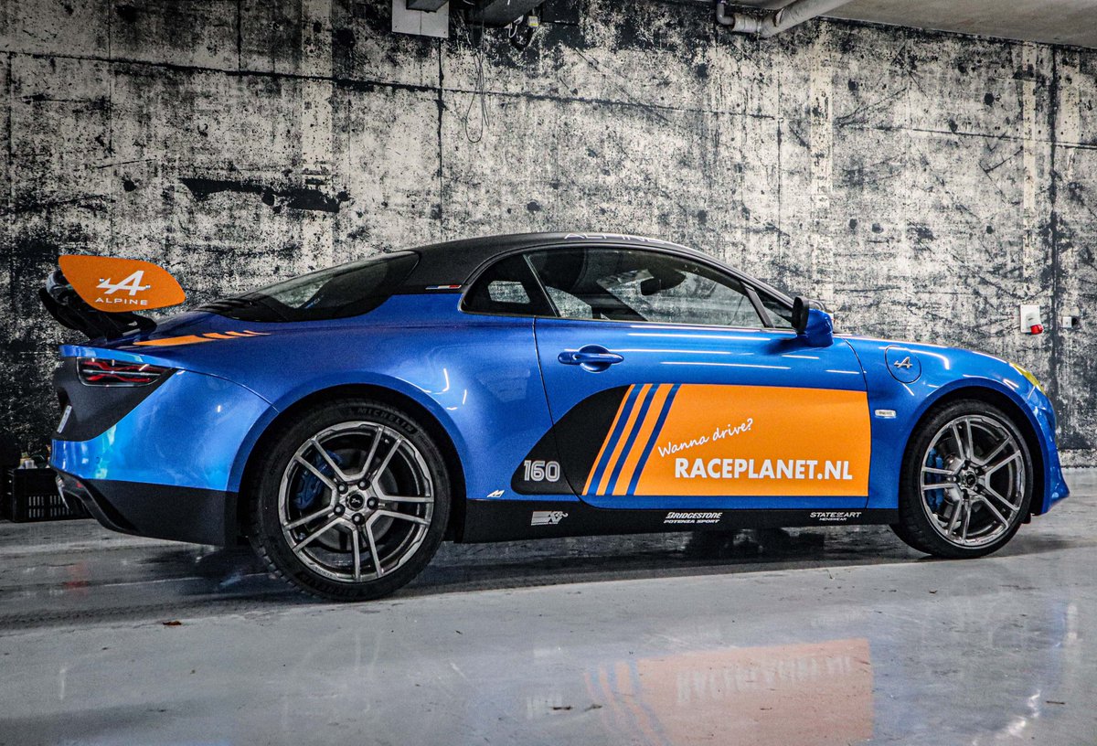 RacePlanet's tweet photo. Classic #BlueMonday post 💙 https://t.co/eYWHtXmQjx