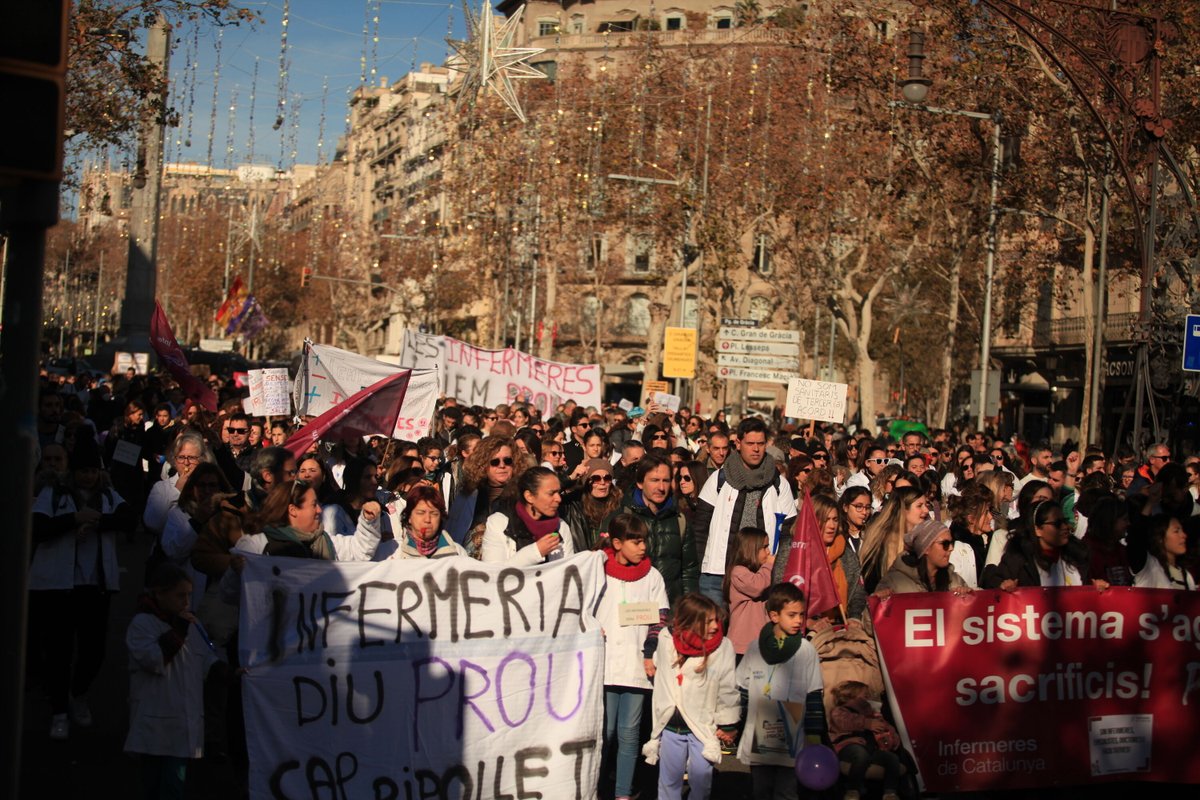 CatInfermeres's tweet image. Amb l'esperit combatiu de dissabte us animem a que seguiu les mesures de pressió als centres de treball. Tot això es gràcies a vosaltres i ho aconseguirem juntes! #infermeresdiemprou