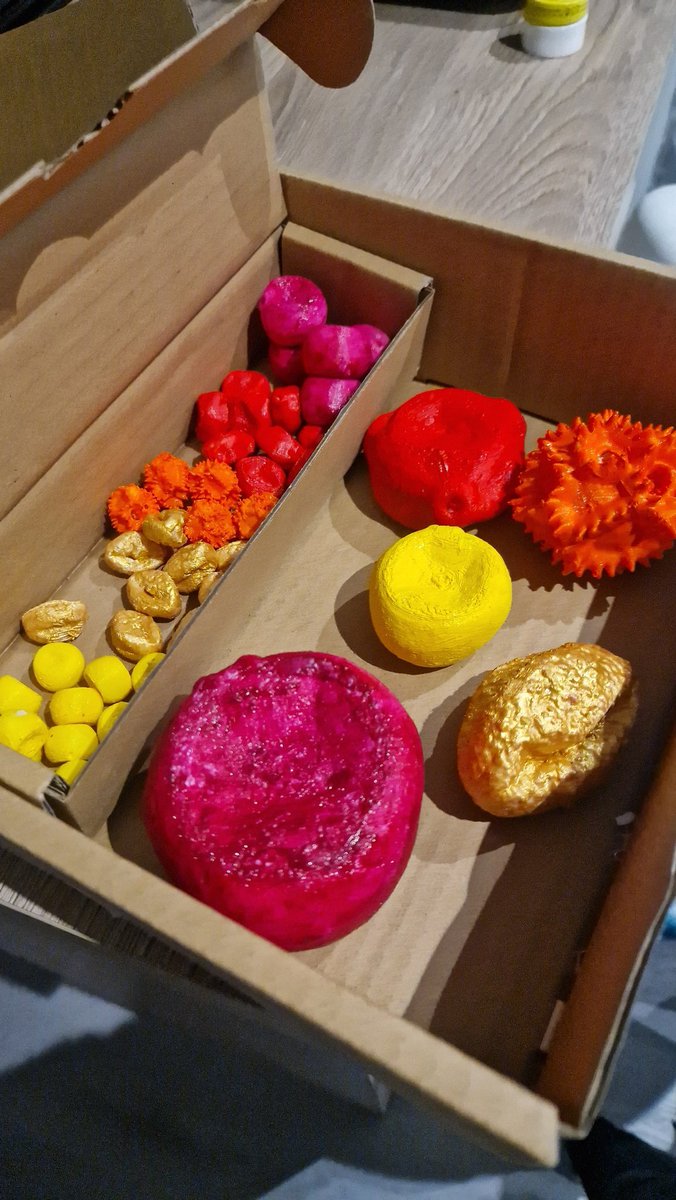 Colourful 3D printed pollen grains ready to feature in an exhibition @NottsPollen @NottsFOSAC