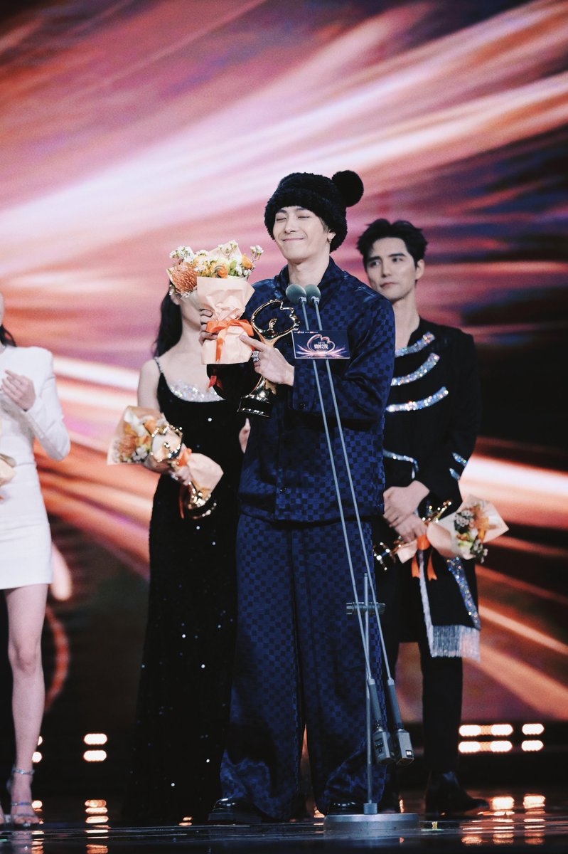 [TEAMWANG] 240115 (1/2)

Congratulations to Jackson Wang for winning Musician of the Year with Quality Performance Internationally, we thank all the friends who have supported us, and please look forward to #MAGICMAN2!

#JacksonWang #王嘉尔 #잭슨 #TEAMWANG @JacksonWang852