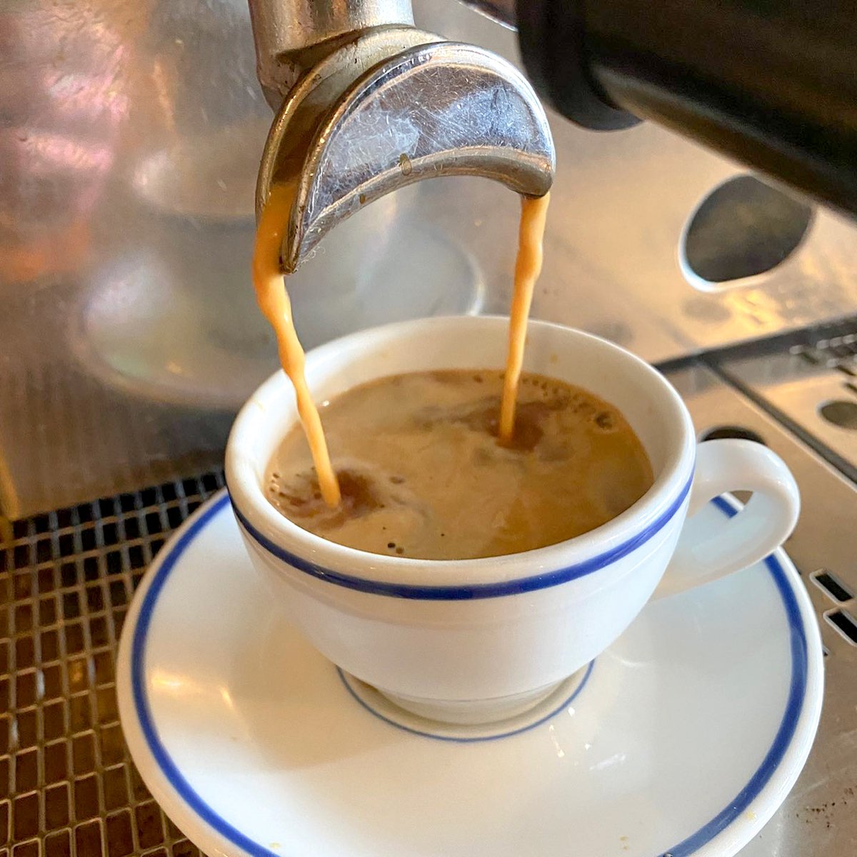 yocalomaha's tweet photo. ☕️ There might be 45 different coffee shops in Omaha, but there’s only one Village Grinder.
For more coffee joints that Omaha locals love, check out our Yocal guide: https://t.co/0PNxo6YGTz
#YocalOmaha #SmallBusiness #KeepLocalAlive https://t.co/ddmp4aSoZ8
