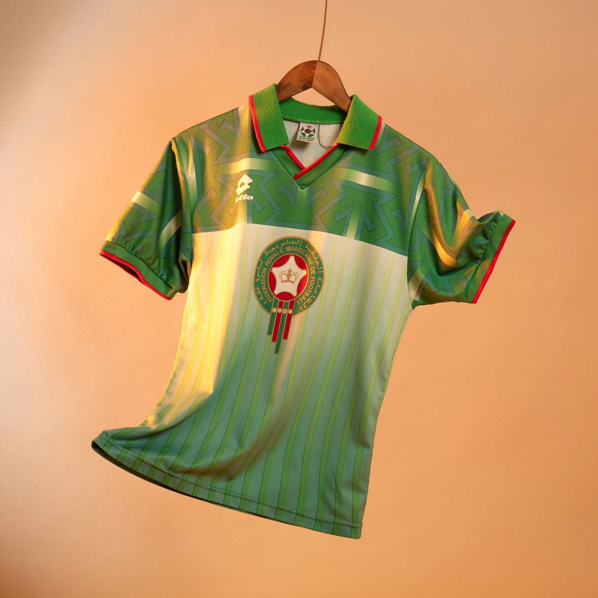 classicshirts's tweet photo. Morocco 1994 Away by Lotto 🇲🇦

Hitting the site on Tuesday at 14:00 (UK Time) in a size Medium. https://t.co/8jHakO9g8f