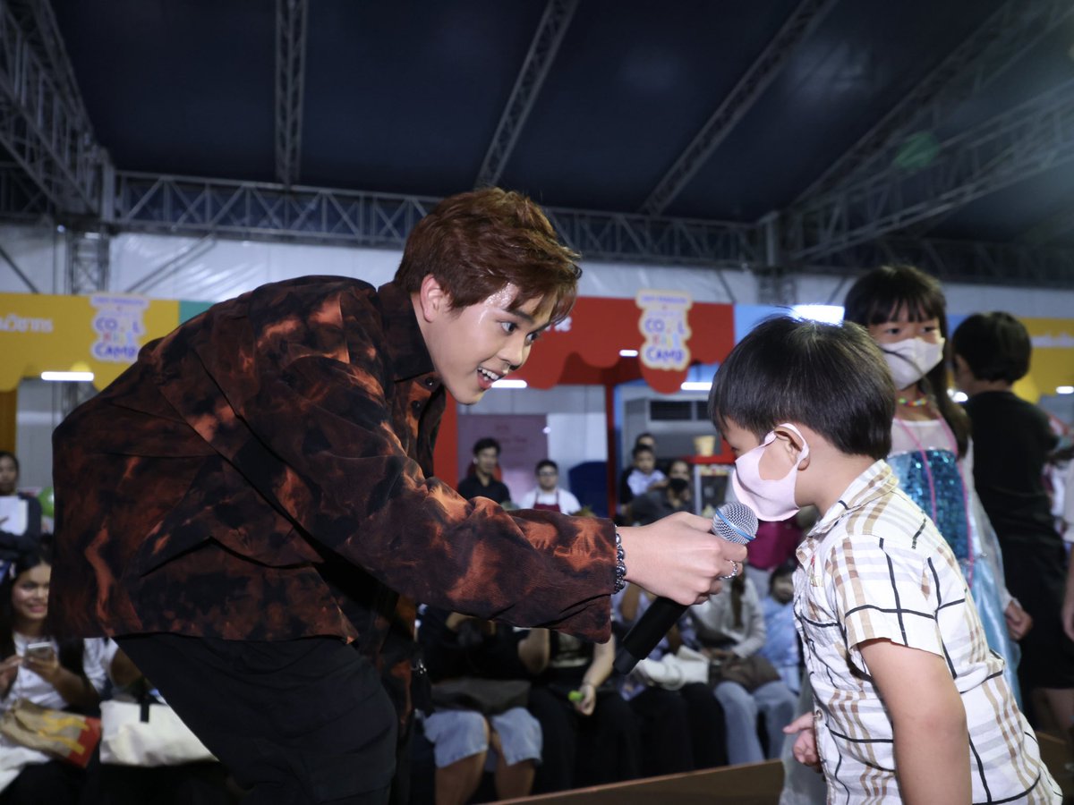 THIO_TUTOR's tweet photo. #THIOTUTOR at Siam Paragon X Praew Cool Kids Camp 2024  ขอบคุณทางงาน น้อง ๆ และแฟนทุกคนด้วยนะครับ 🙏

#PraewCoolKidsCamp2024 #SiamParagon #Praewmag https://t.co/jJV4yXUWDp