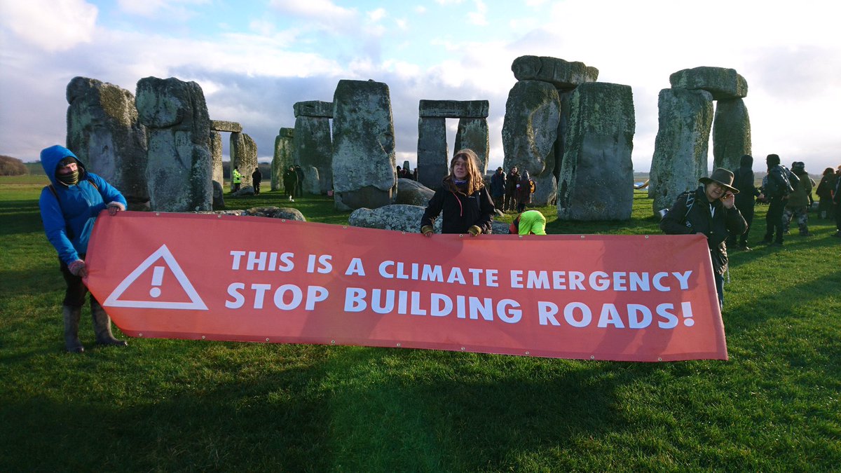 Tomorrow @Andrew9Boswell vital case on cumulative carbon will be at the Court of Appeal, Royal Courts of Justice. Join us at 12.45 for a pavement gathering with speakers from roads campaigns including Becca Lush of @TransportActio2 & @GreenRupertRead from @CMP_voice. #NoNewRoads