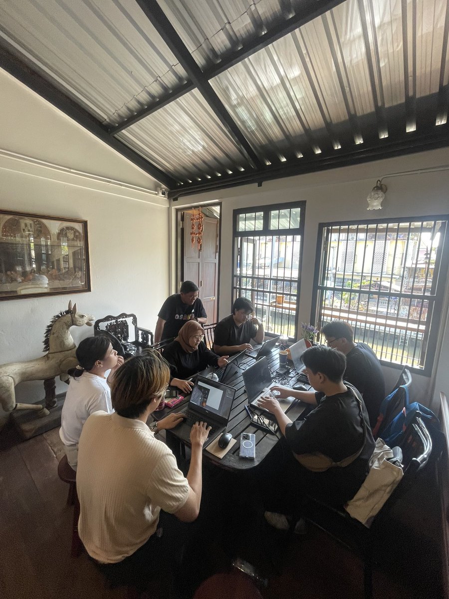 configlight's tweet image. Day 4 Social Lighting Workshop and the groups finalise presentations and designs to present tonight to the Governor of Bangkok @LSEnews @LUCIassociation @LightFollowsBeh #sociallighting #bangkoksociallighting #lightingandurbandesign