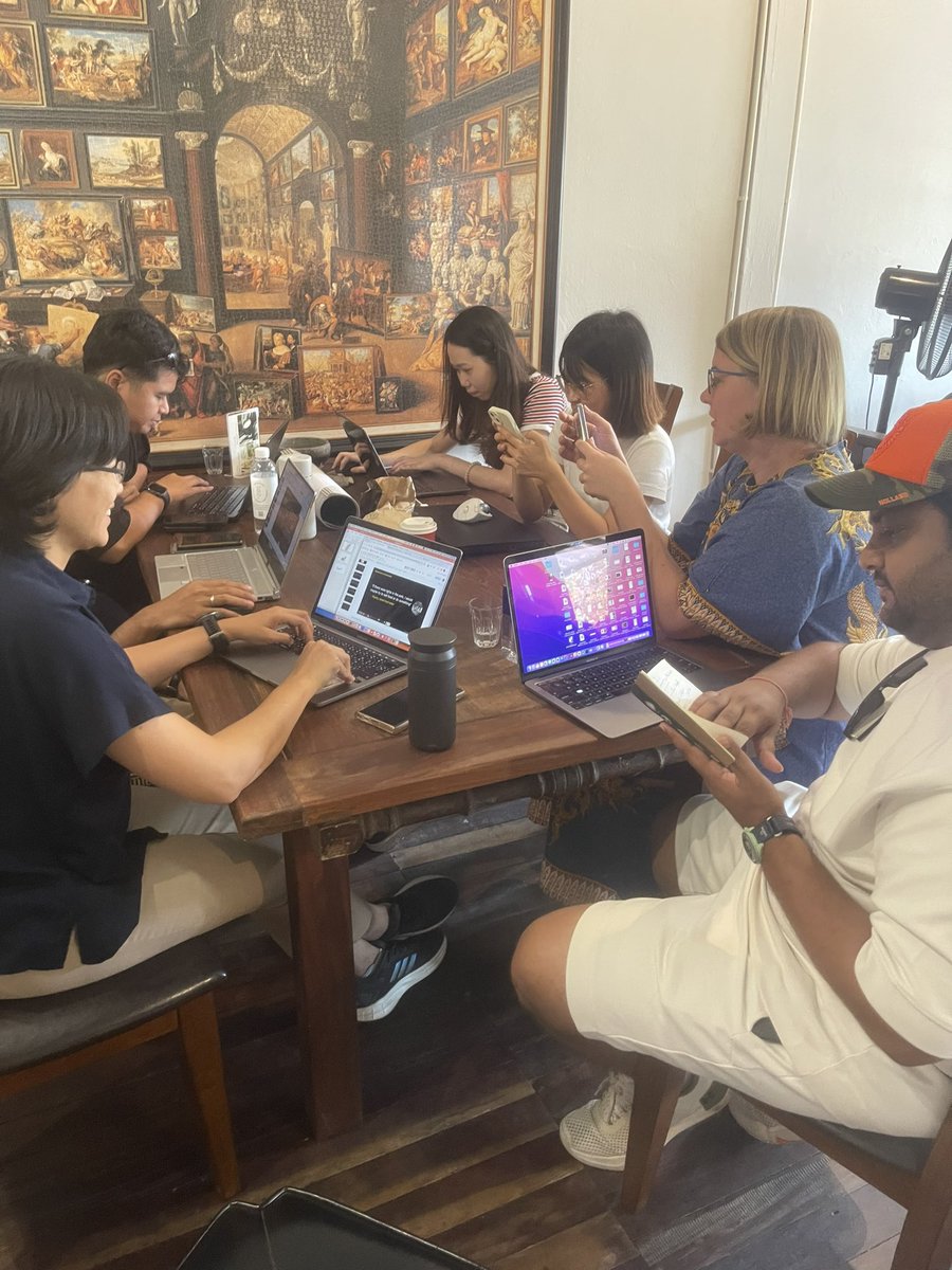 configlight's tweet image. Day 4 Social Lighting Workshop and the groups finalise presentations and designs to present tonight to the Governor of Bangkok @LSEnews @LUCIassociation @LightFollowsBeh #sociallighting #bangkoksociallighting #lightingandurbandesign