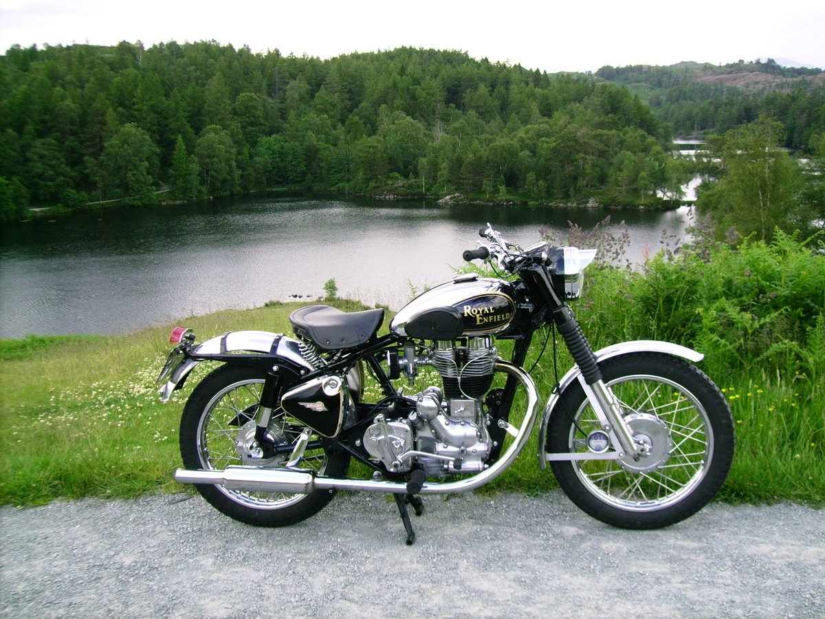 Customers Iron barrel Bullet relaxing by the lakes. #royalenfield #royalenfieldindia #royalenfieldbeasts #royalenfieldbullet #enfield #enfieldlove #bullet #madelikeagun #bulletlover #riding #ridepure #bike #vintage #classic #classicbike #enland #classicmotorcycle