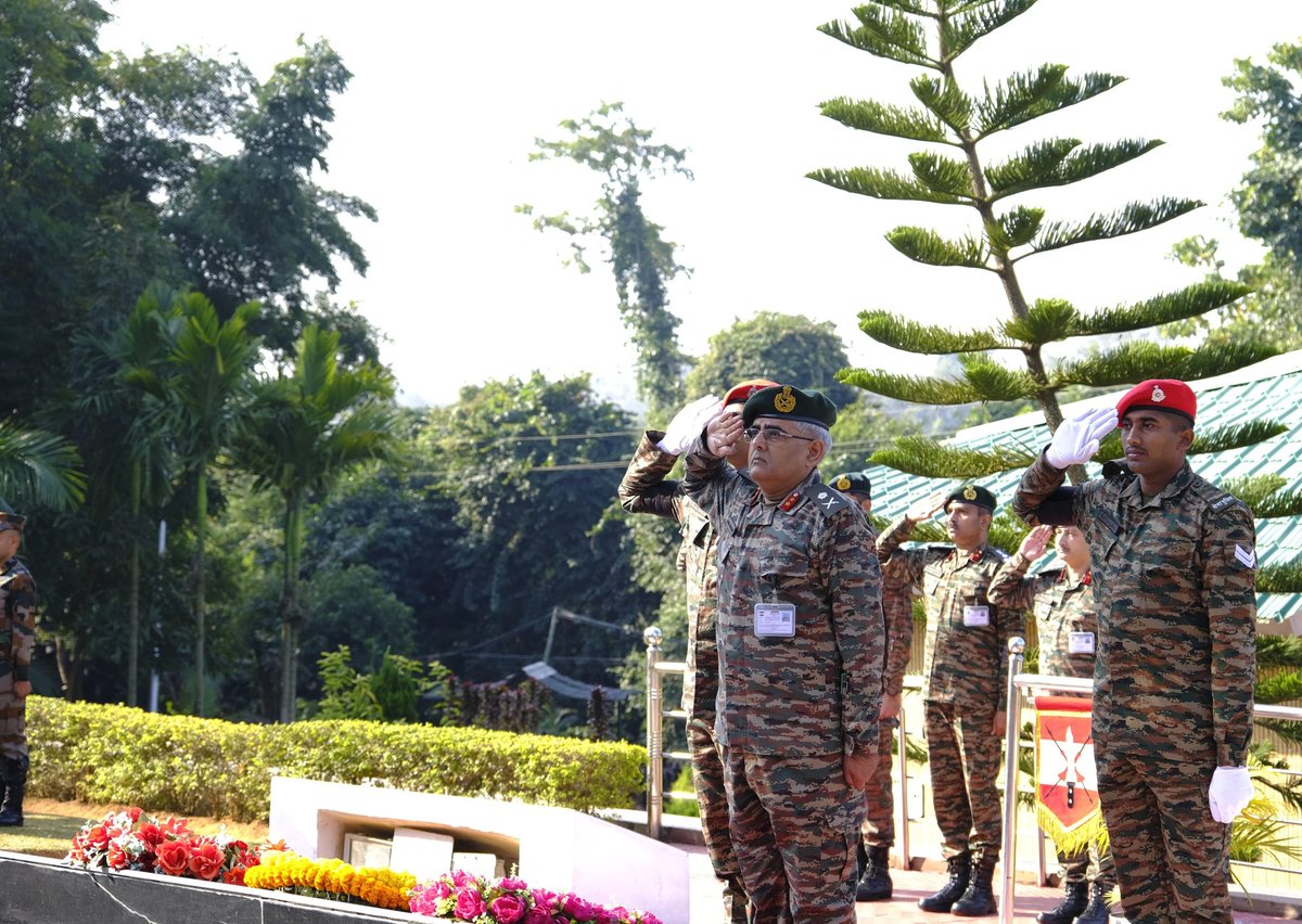 Spearcorps's tweet photo. On the occasion of 76th #ArmyDay, Maj Gen Vijay Jotwani, Chief of Staff, HQ 3 Corps, paid homage to #Bravehearts in a solemn wreath laying ceremony at #RangapaharMilitaryStation, #Nagaland.

#Spearcorps
#IndianArmy

@adgpi
@easterncomd https://t.co/8COOMcPguZ