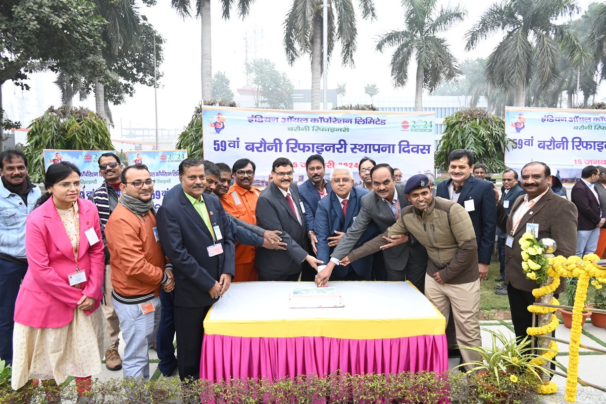 IOCL_BarauniRef's tweet photo. .@IndianOilcl की बरौनी रिफाइनरी ने मनाया रिफाइनरी का 59वां स्थापना दिवस। रिफाइनरी के 6 दशकों के ऐतिहासिक विकास में सभी अन्वेषकों को किया नमन और नए आयाम जोड़ने हेतु नवोन्मेष एवं कर्मठता का लिया संकल्प।
#NationFirst
#PehleIndianPhirOil
#GreenResolve https://t.co/CExDqffB0S