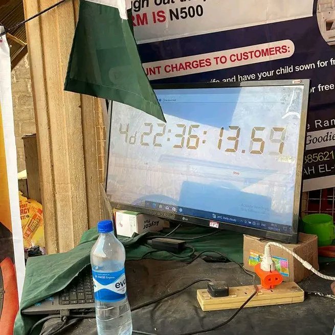 StarZee66707's tweet photo. GWR Update: Abdulfattah El-Okene has surpassed 118hours of the ironing marathon, and we're still counting! Join us in supporting his remarkable journey. Let’s break records together on the road to 200 hours!

@el_okene4609 
#200hoursironingmarathon https://t.co/xJ9c9RKJ2a