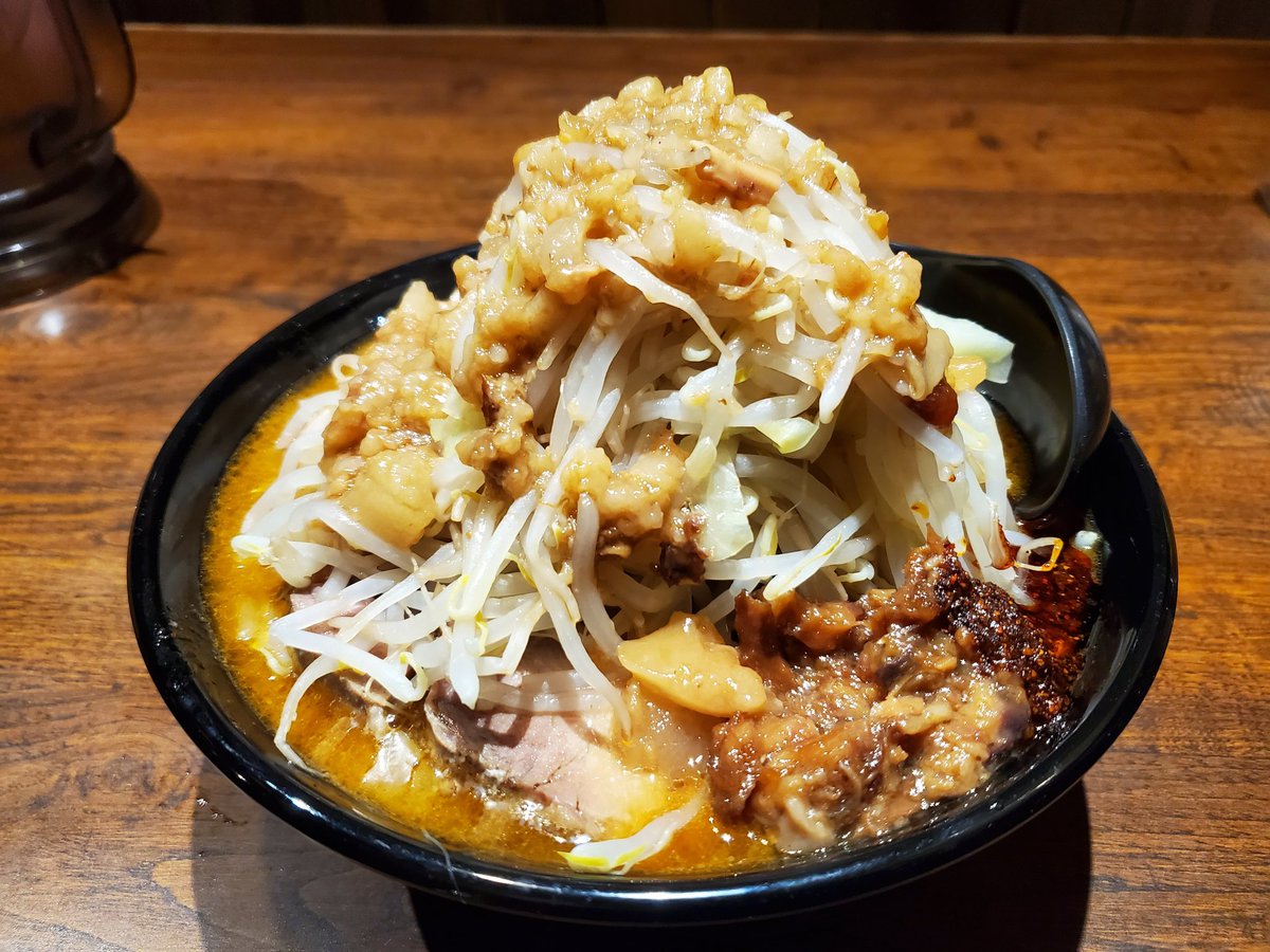 hououmal's tweet photo. 2024ジャンクス初め

安定の味噌ラーメン  大盛400g
(ヤサイ増し、アブラ、ニンニク少し)

並びが当たり前の繁盛店になっちゃいましたね、、、

今年もお世話になります😋

#ラーメン
#ジャンクス 
#宇都宮 https://t.co/vHw955P0Yh