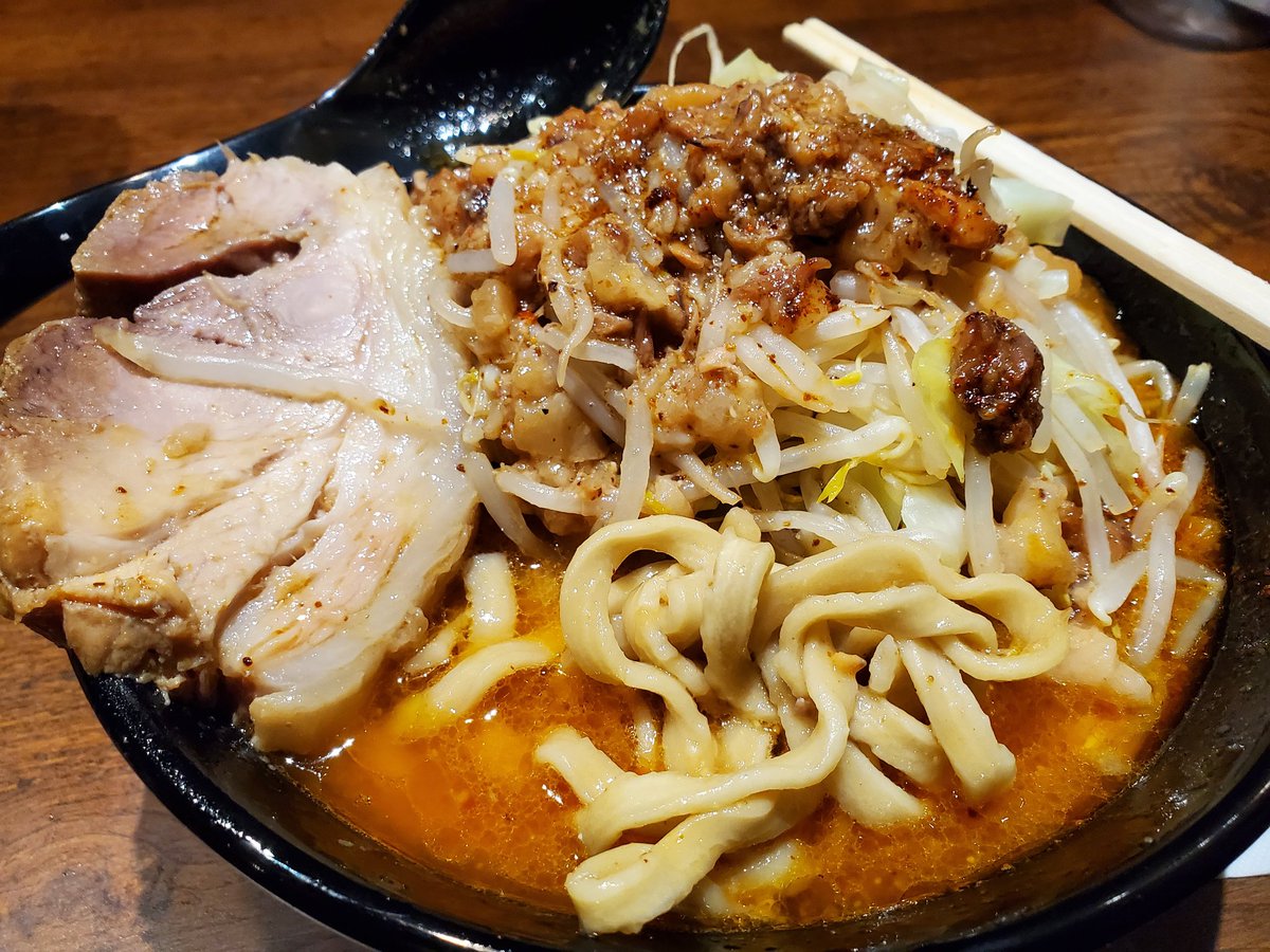 hououmal's tweet photo. 2024ジャンクス初め

安定の味噌ラーメン  大盛400g
(ヤサイ増し、アブラ、ニンニク少し)

並びが当たり前の繁盛店になっちゃいましたね、、、

今年もお世話になります😋

#ラーメン
#ジャンクス 
#宇都宮 https://t.co/vHw955P0Yh