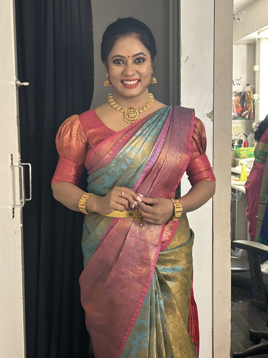 suguna_n's tweet photo. ನಿಮಗೂ ಹಾಗೂ ನಿಮ್ಮ ಕುಟುಂಬದವರಿಗೂ
ಮಕರ ಸಂಕ್ರಾಂತಿ ಹಬ್ಬದ ಶುಭಾಶಯಗಳು
🎋🌾Happy Makar Sankranti 🌾🎋 #straighthitsuguna #suguna #Sankranthi https://t.co/7v6utVBMFB