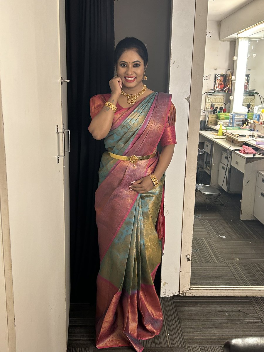 suguna_n's tweet photo. ನಿಮಗೂ ಹಾಗೂ ನಿಮ್ಮ ಕುಟುಂಬದವರಿಗೂ
ಮಕರ ಸಂಕ್ರಾಂತಿ ಹಬ್ಬದ ಶುಭಾಶಯಗಳು
🎋🌾Happy Makar Sankranti 🌾🎋 #straighthitsuguna #suguna #Sankranthi https://t.co/7v6utVBMFB