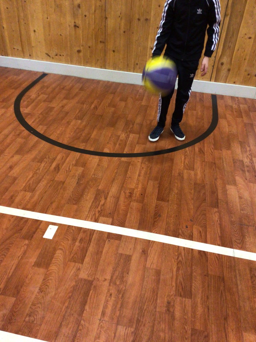 NansenSchool's tweet image. Year 3 have been learning to dribble #completepe